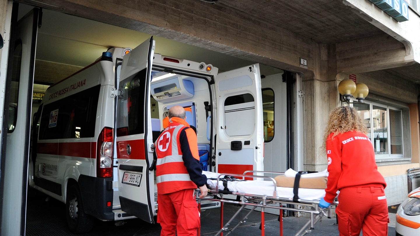 L’ingresso del pronto soccorso dell’ospedale di Macerata: mancano i medici