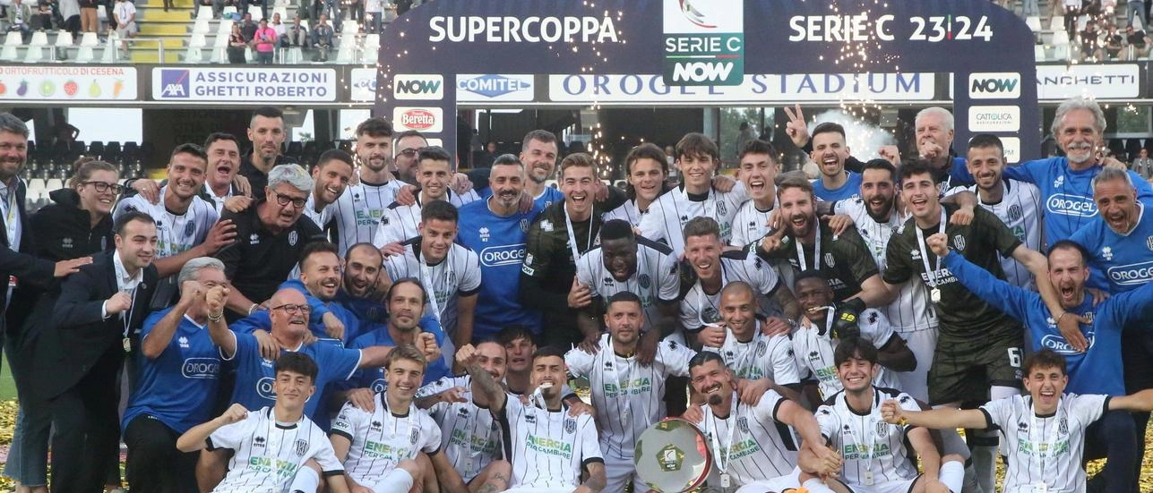 Ora in bacheca ci sarà un terzo trofeo. Nella sua storia, la squadra bianconera aveva fino a qui conquistato una Coppa Italia di serie C e una tra i dilettanti.