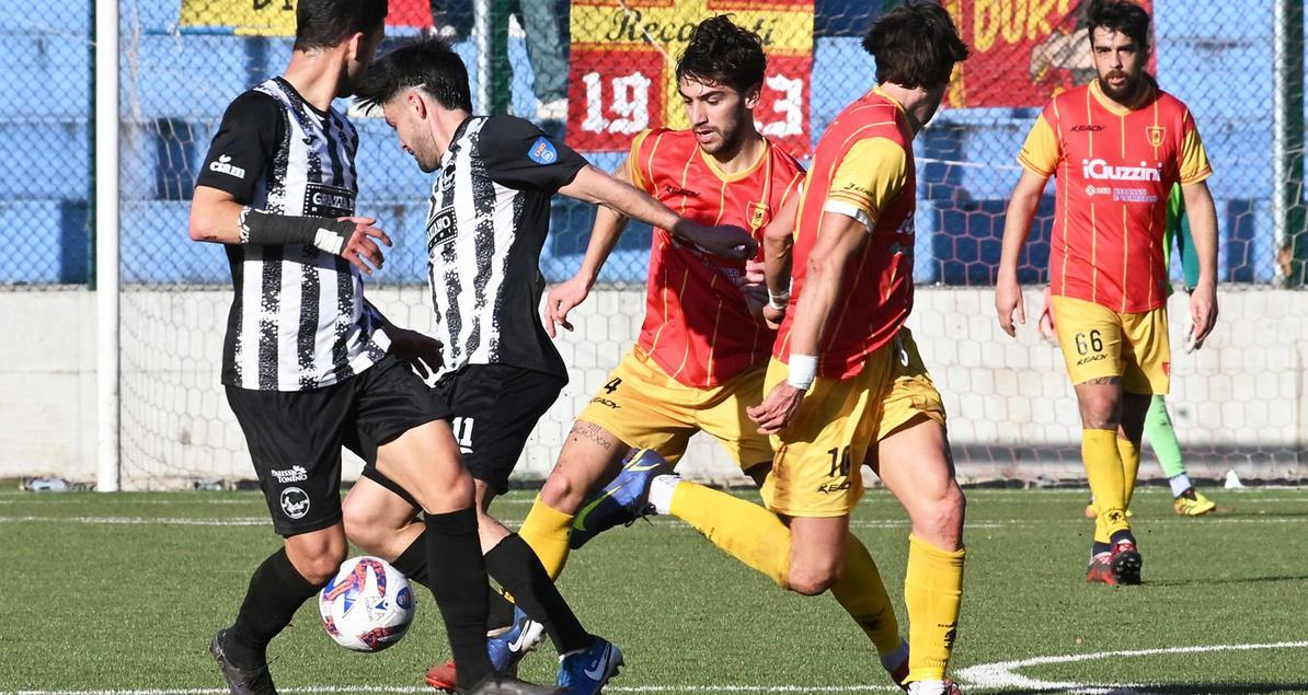 Recanatese: trattativa in stallo, futuro incerto per il club giallorosso Recanatese: trattativa in stallo, futuro incerto per il club giallorosso
