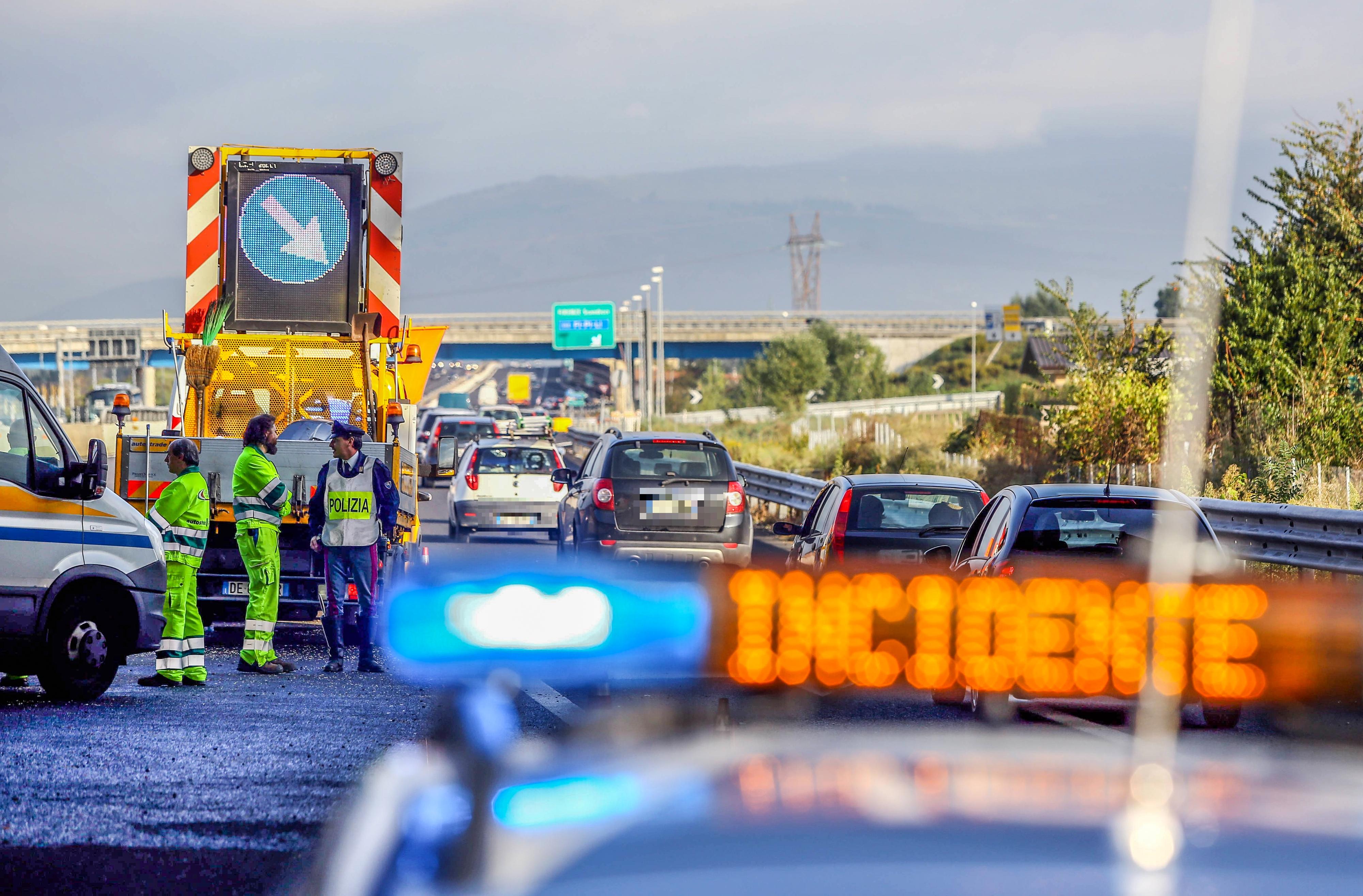 Incidente oggi da Ilrestodelcarlino.it Incidente oggi in A14 schianto tra auto e tir chiuso tratto