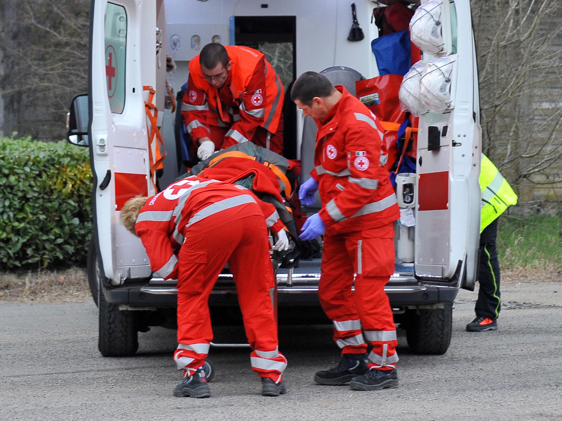 incidente oggi in a14 auto si ribalta morto il conducente di 31 anni