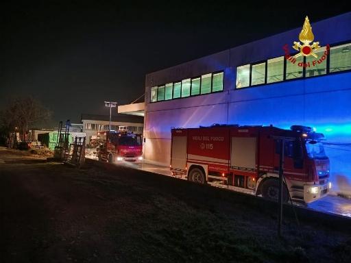 Bertinoro incendio da Ilrestodelcarlino.it Bertinoro incendio al esterno di un capannone industriale
