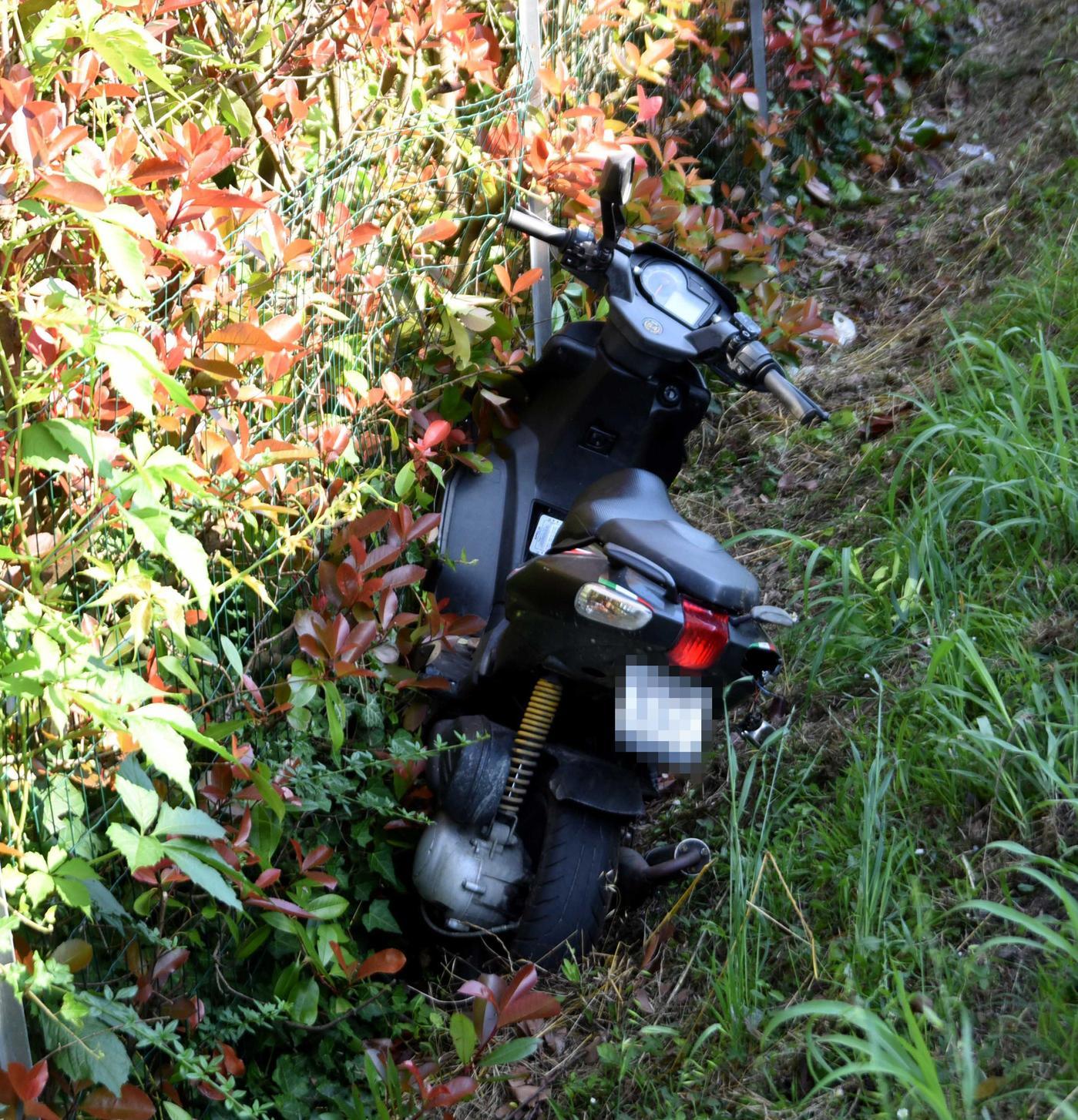 schianto e paura a marrara furgone contro uno scooter minorenne finisce all ospedale