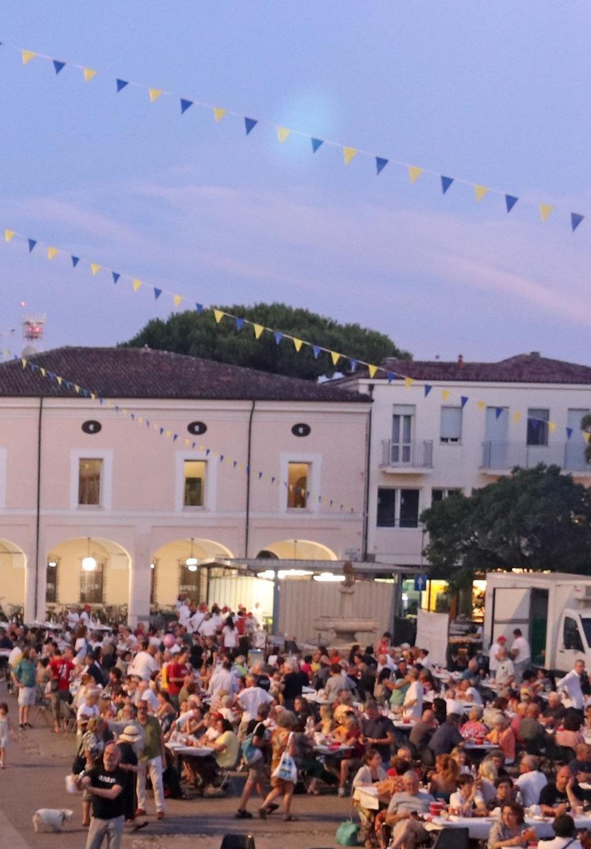 "Piazza Garibaldi, noi esclusi" "Piazza Garibaldi, noi esclusi"