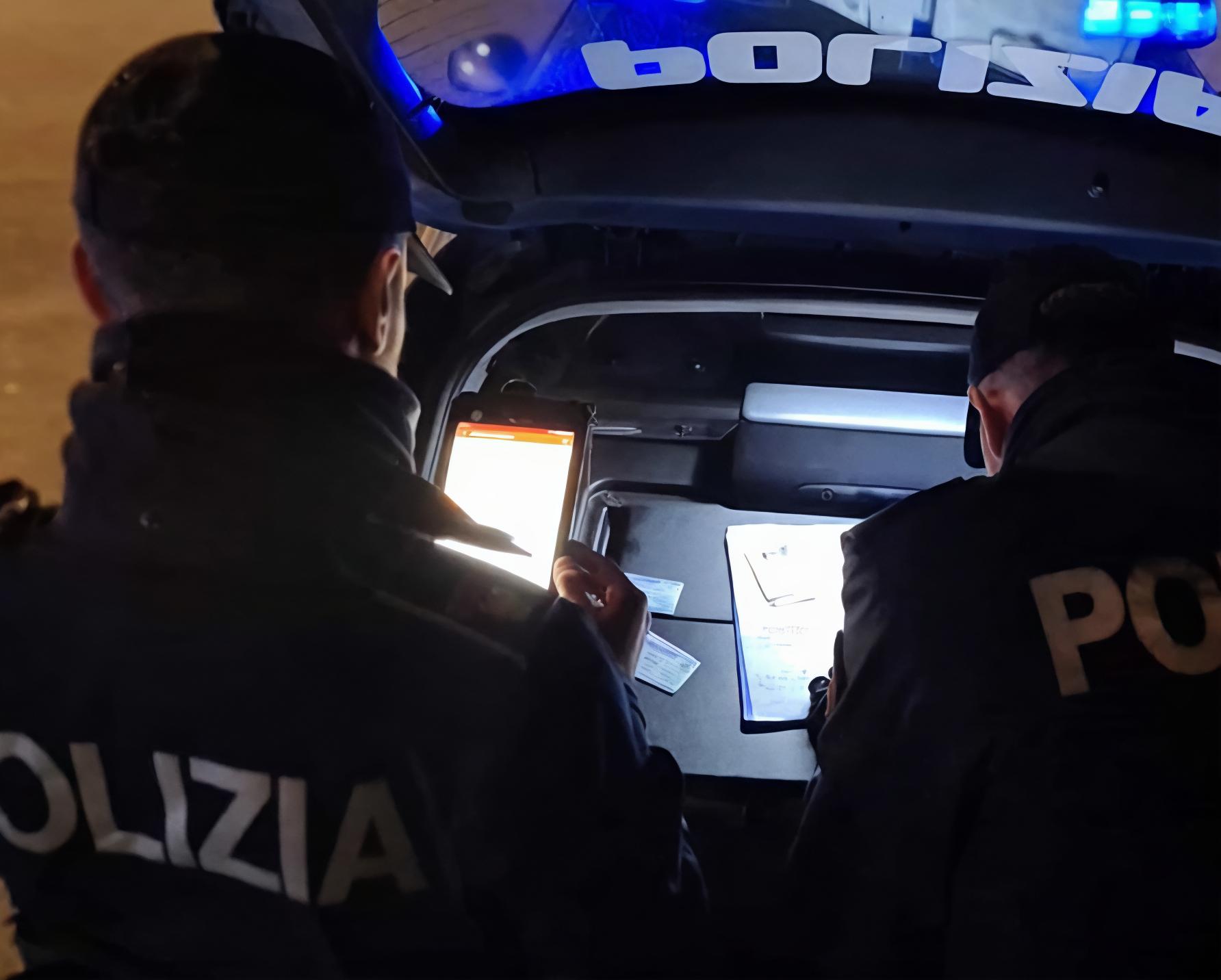 Ubriaco e contromano rischia di speronare polizia: 40enne nei guai Ubriaco e contromano rischia di speronare polizia: 40enne nei guai