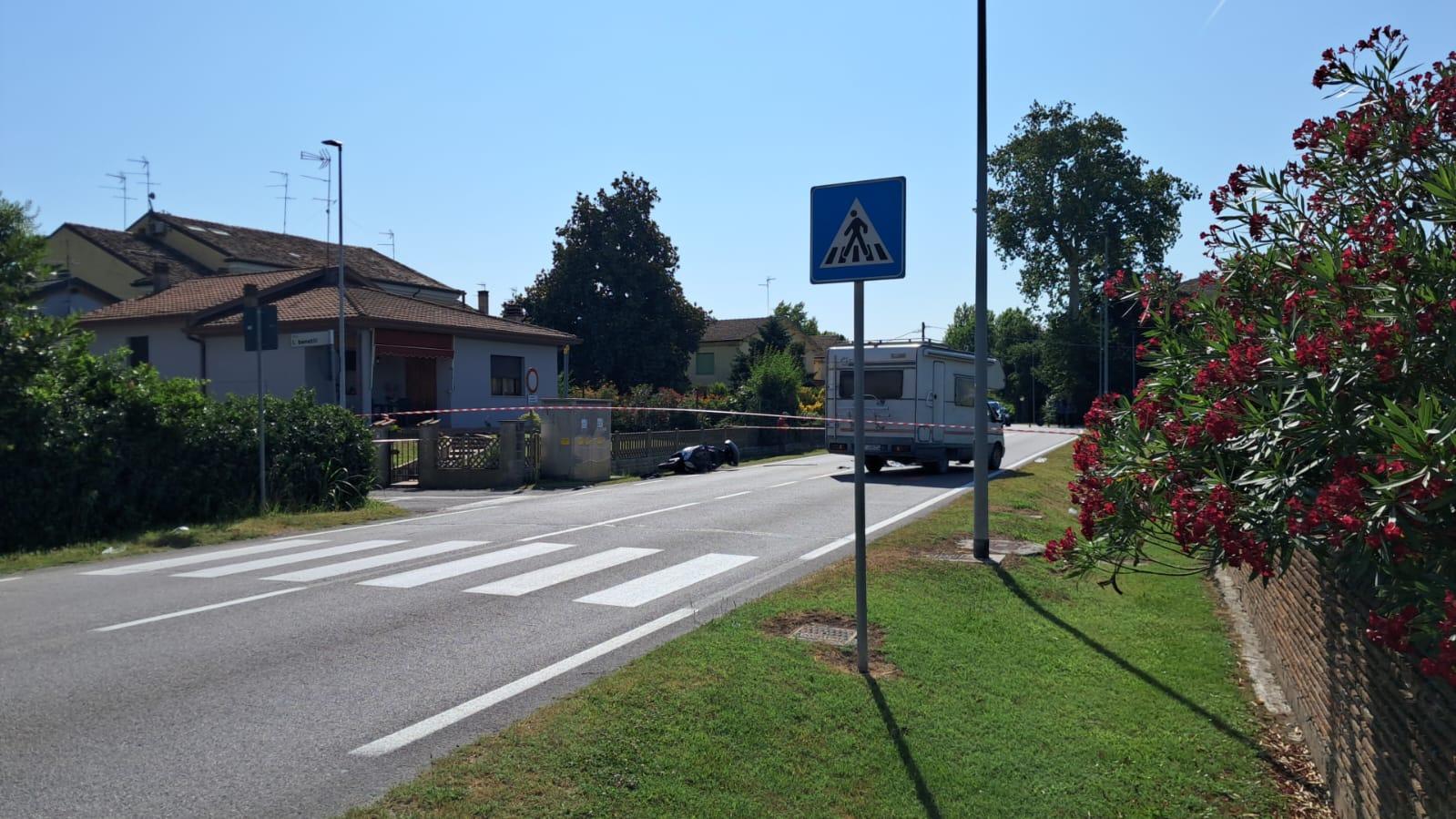 Scooter contro camper a Ro Ferrarese: muore un 66enne di Copparo Scooter contro camper a Ro Ferrarese: muore un 66enne di Copparo