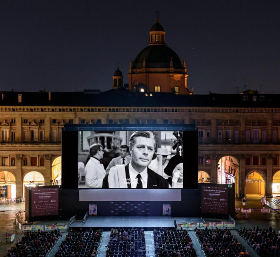 Torna ’Sotto le stelle del cinema’. Da Wes Anderson a Terry Gilliam. E la ‘prima’ di Verdone in piazza Torna ’Sotto le stelle del cinema’. Da Wes Anderson a Terry Gilliam. E la ‘prima’ di Verdone in piazza