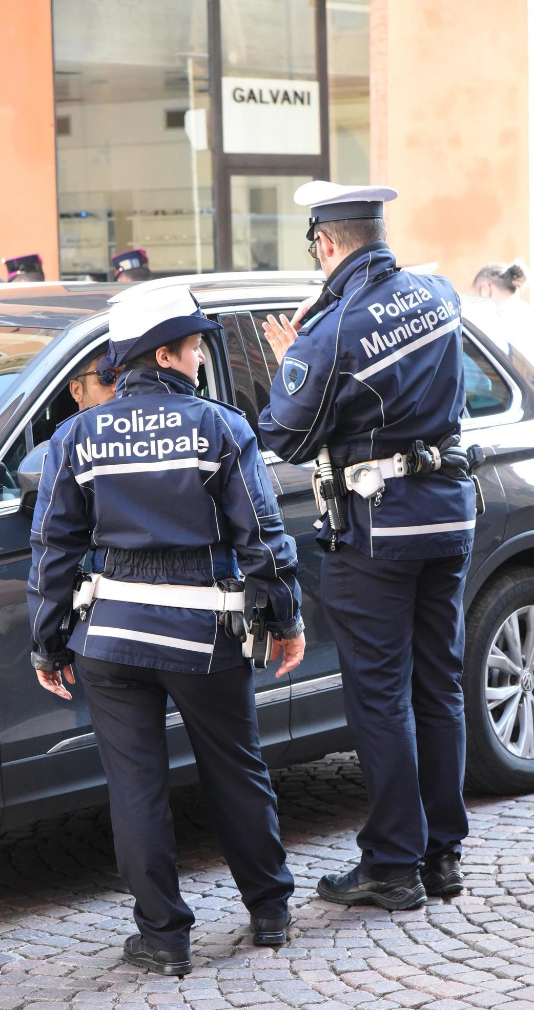 Divieto di avvicinamento violato: in manette Divieto di avvicinamento violato: in manette