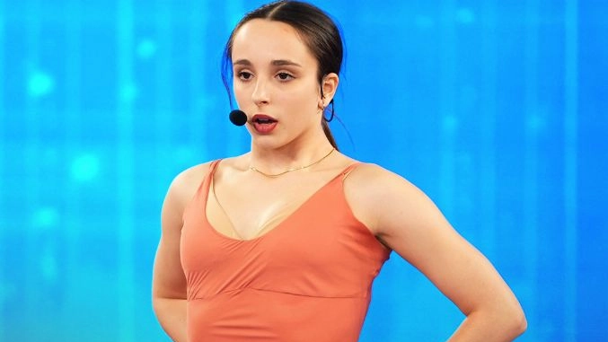 La 18enne, alla terza puntata del serale del talent, ha battuto l’altra danzatrice della sua stessa squadra, capitanata da Lorella Cuccarini ed Emanuel Lo