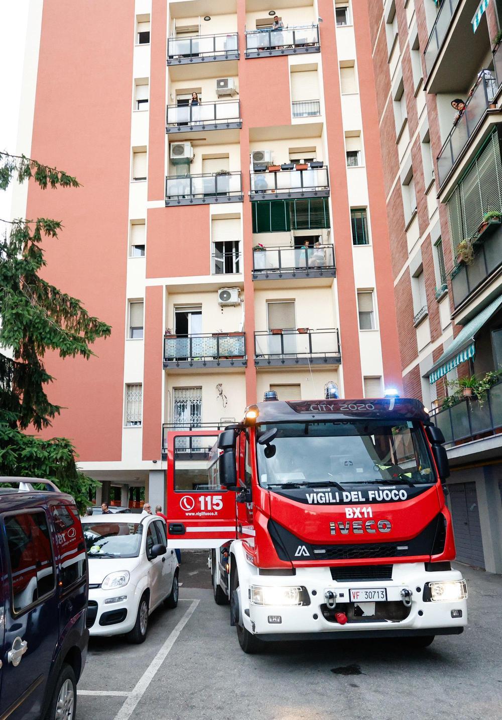 Fumo e paura in via Quirino di Marzio. L’incendio partito dal locale dei contatori Fumo e paura in via Quirino di Marzio. L’incendio partito dal locale dei contatori