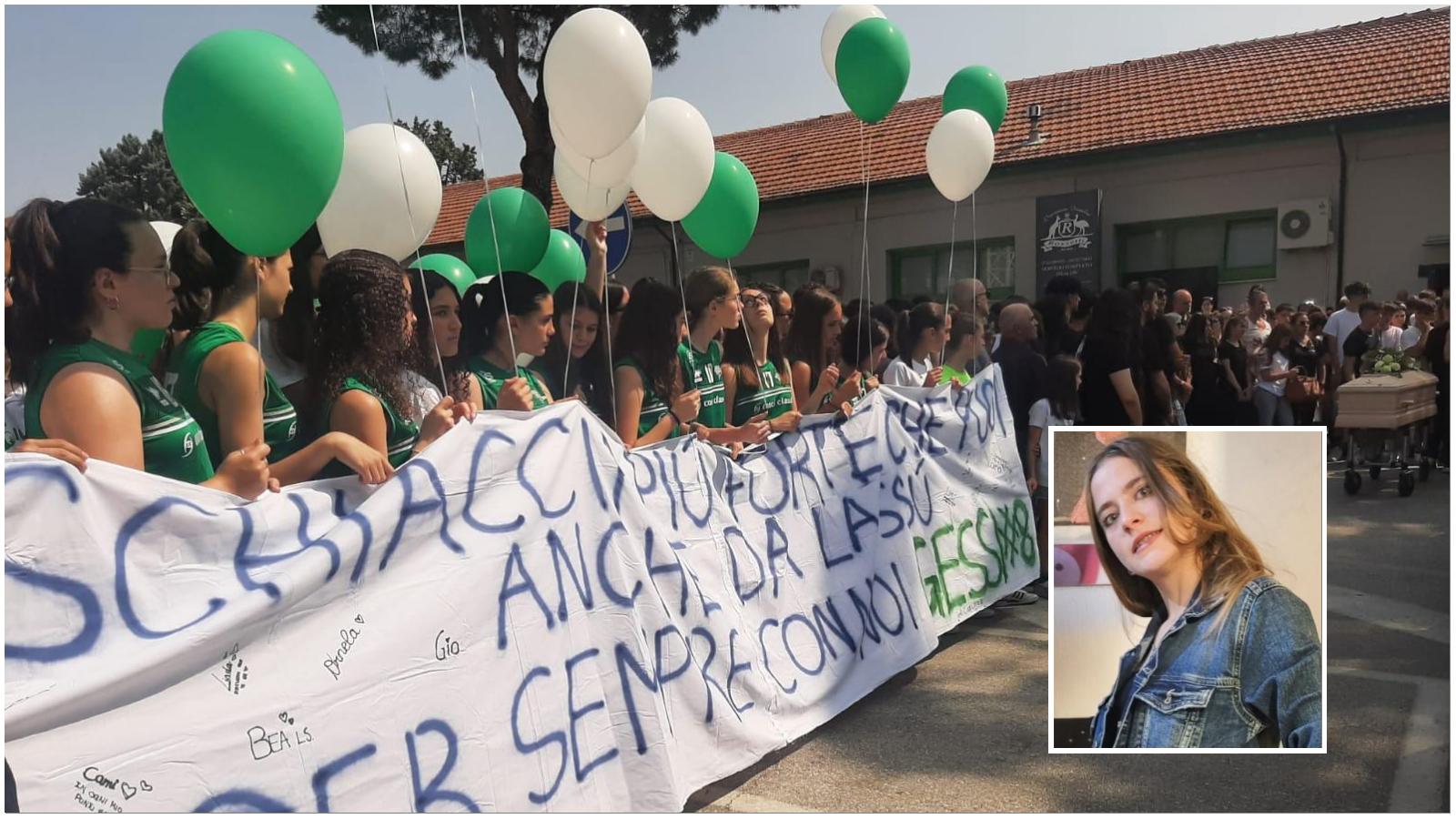 palloncini verdi e bianchi ai funerali di gessica vulpe ogni partita sar224 per te non ci lascerai mai soli