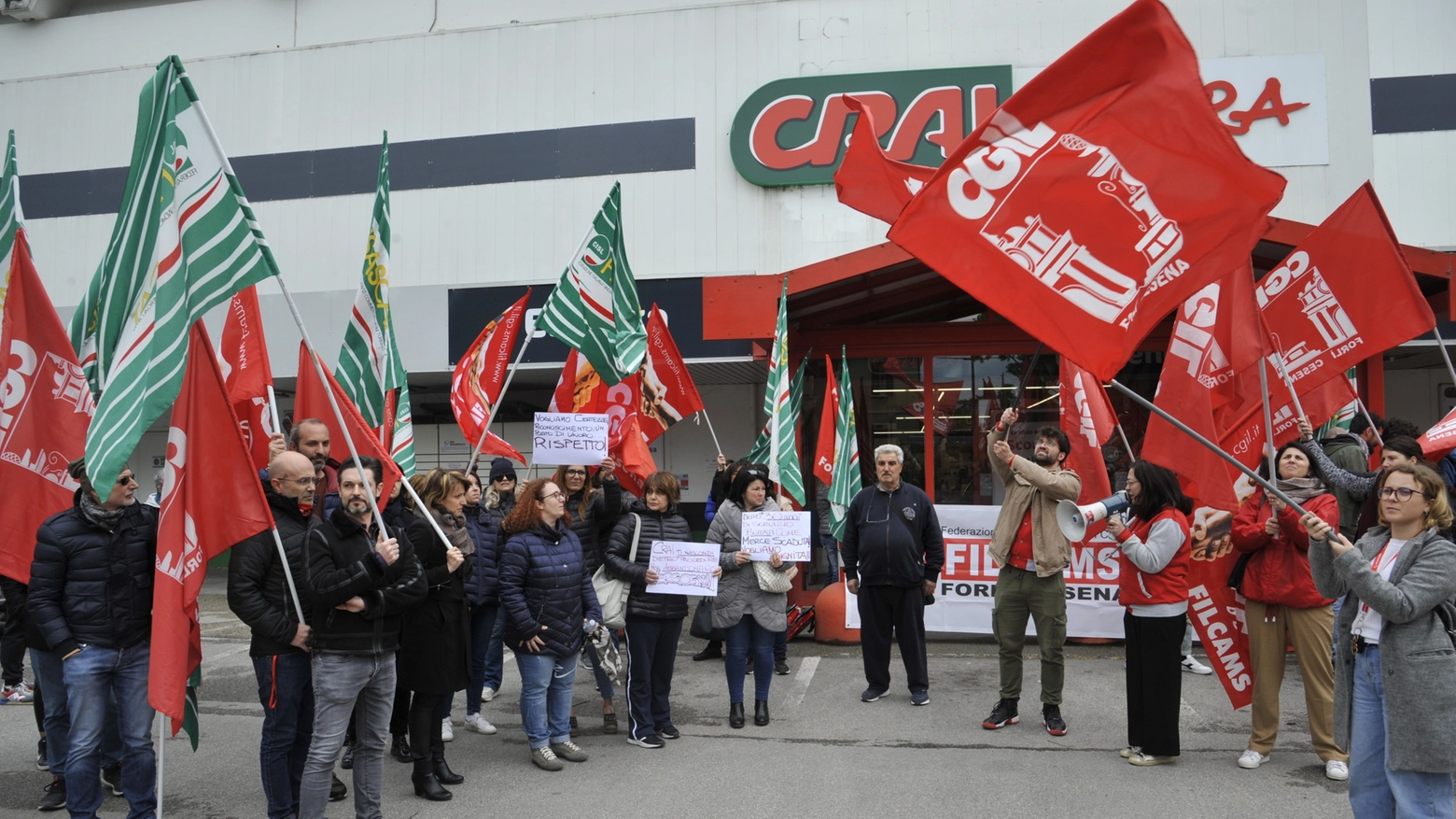 Forlì, su 23 lavoratori la metà rischia di rimanere a casa. I sindacati: “Manca un chiaro piano industriale della società subentrante Mood Maison”!