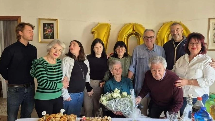 Festa per celebrare i cento anni di nonna Adele Marzocchi