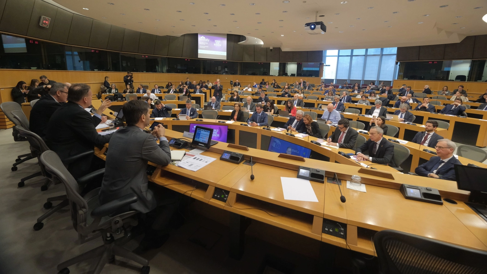 La presentazione del Vinitaly 2024 nella sede del Parlamento Europeo, a Bruxelles