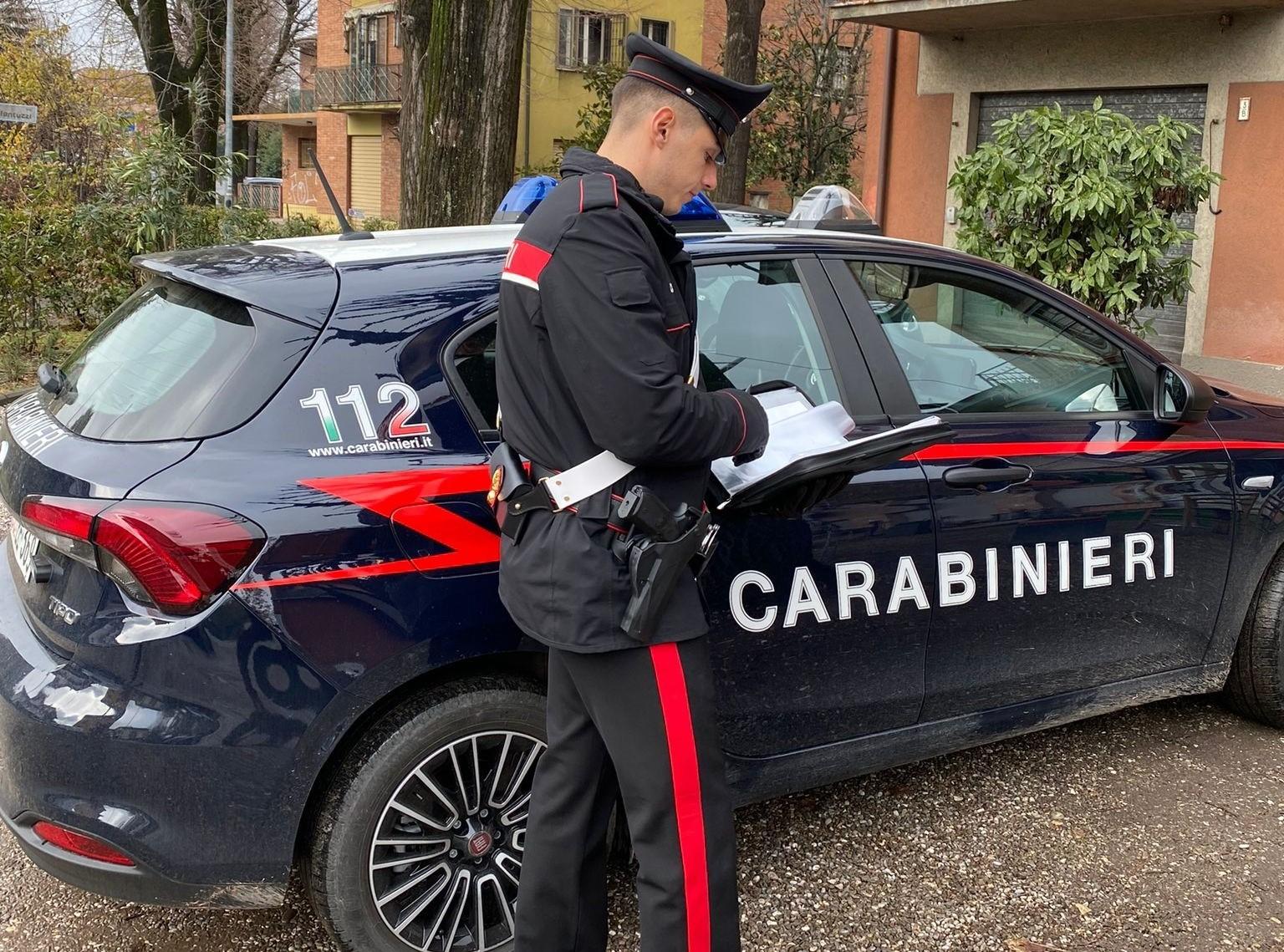 Chiede ai vicini di non urlare, viene aggredito e minacciato di morte Chiede ai vicini di non urlare, viene aggredito e minacciato di morte