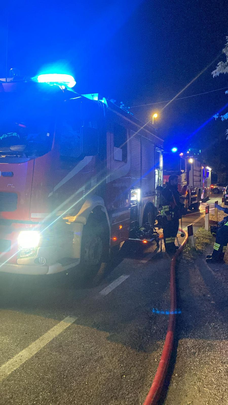 Rogo in casa nella notte: muore donna di 76 anni sotto gli occhi del figlio Rogo in casa nella notte: muore donna di 76 anni sotto gli occhi del figlio