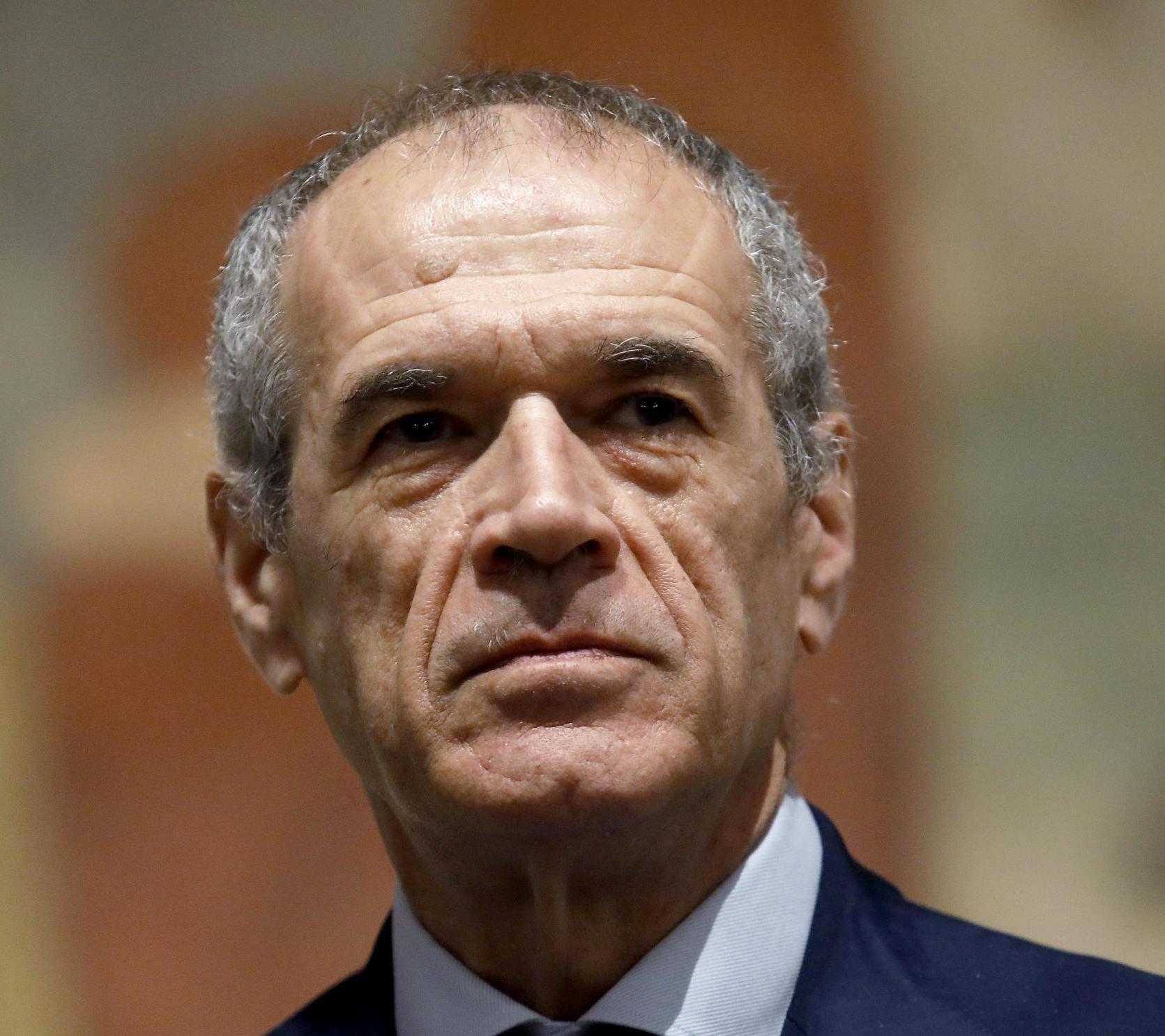 ’Senza giri di parole’ con Carlo Cottarelli. All’Hotel Astra il suo nuovo libro ’Senza giri di parole’ con Carlo Cottarelli. All’Hotel Astra il suo nuovo libro