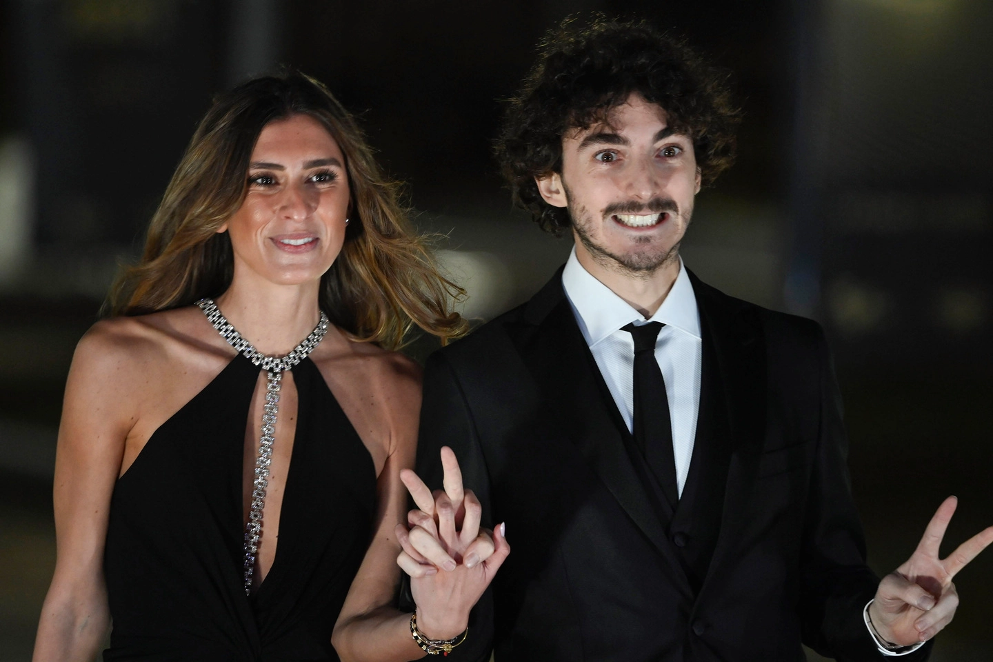 Francesco Bagnaia con la fidanzata Domizia Castagnini (foto Getty Images), l'annuncio delle nozze a luglio a Pesaro
