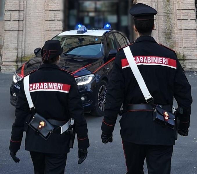 San Martino in Rio, aggredisce padre, carabinieri e viene arrestato San Martino in Rio, aggredisce padre, carabinieri e viene arrestato