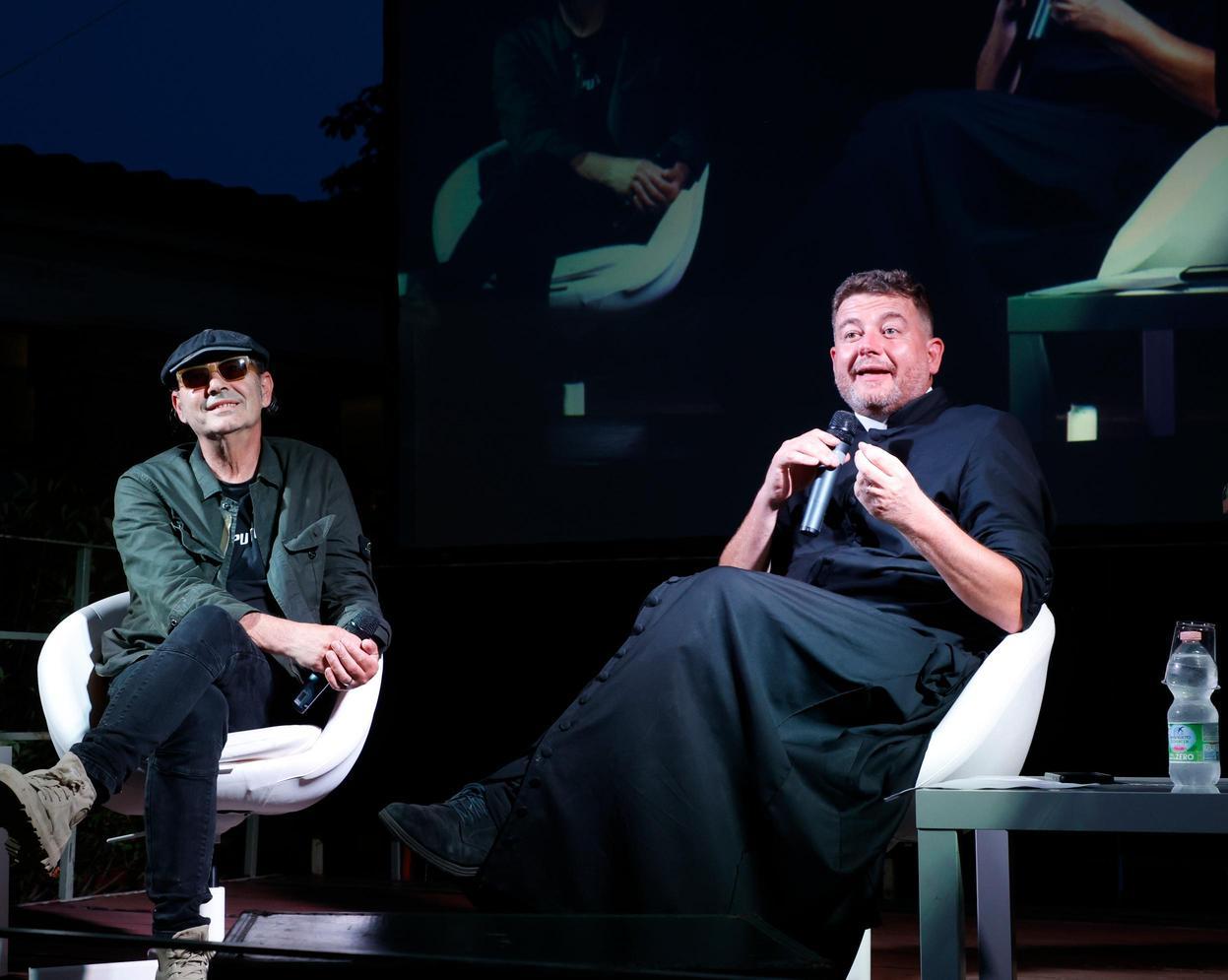 Le ’confessioni’ di Luca Carboni: "Io, chierichetto e fan di Savoldi"