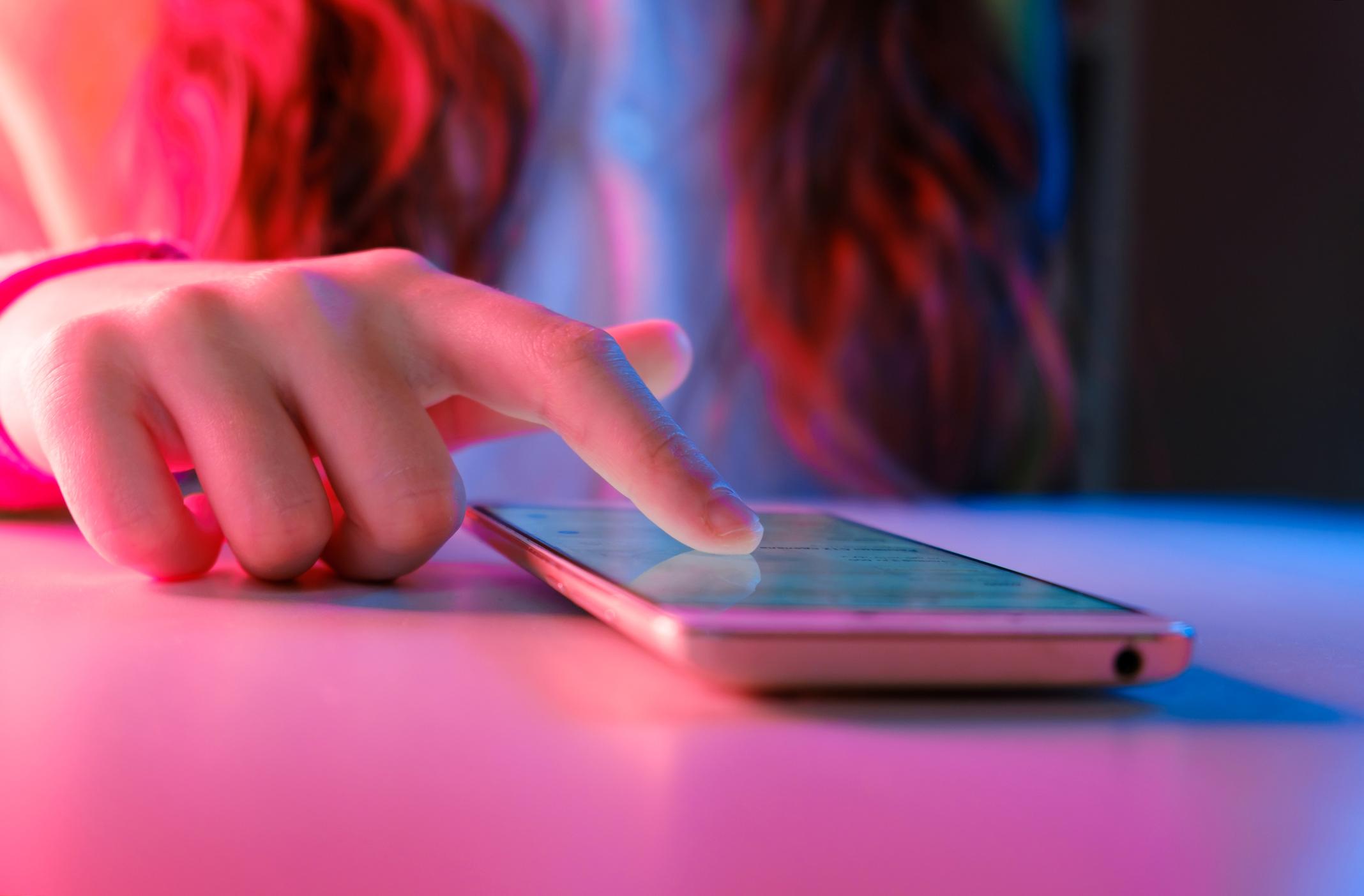 Ragazzina adescata da Ilrestodelcarlino.it Ragazzina adescata via chat | sospeso il prof indagato Roma mandi gli ispettori