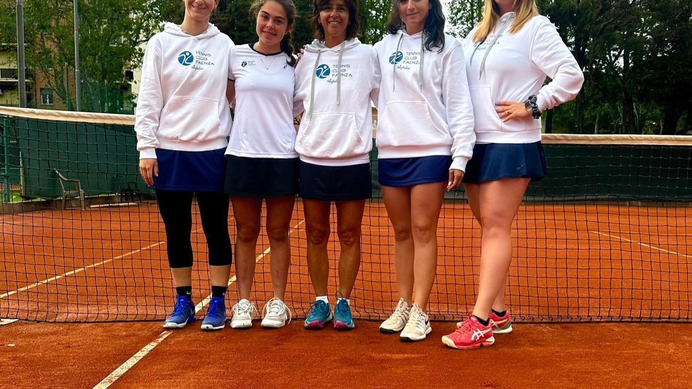 La squadra femminile di serie B2 del Tennis Club Faenza si prepara per l'esordio in campionato senza Chiara Arcangeli, in riabilitazione. Obiettivo: la salvezza.