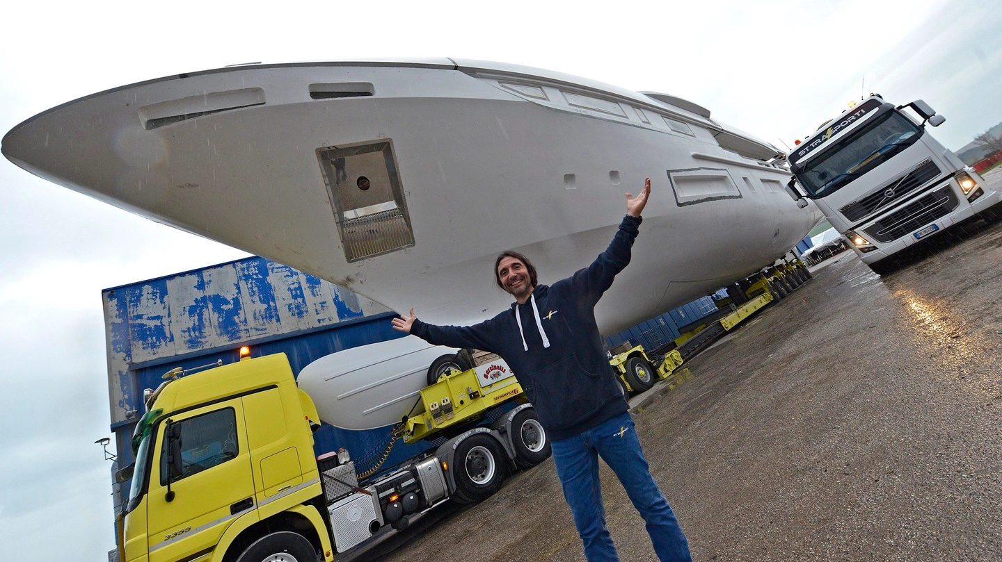 Michele Sorcinelli con lo yacht Benetti