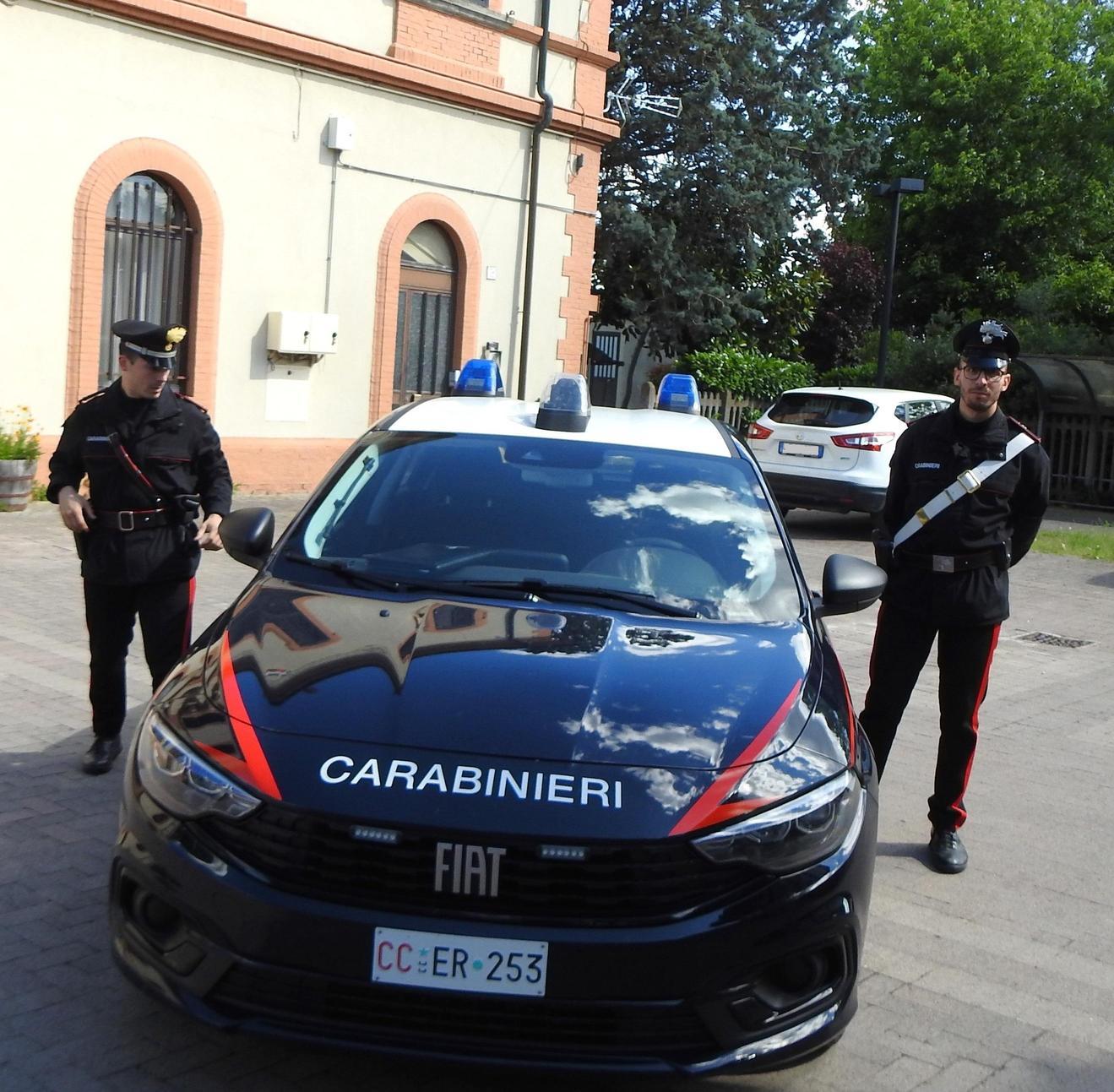 Trova portafoglio con 240 euro e lo porta all’Arma Trova portafoglio con 240 euro e lo porta all’Arma