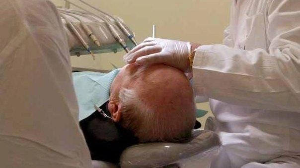 I pazienti difendono l’odontotecnico: "Non fummo mai curati da lui"