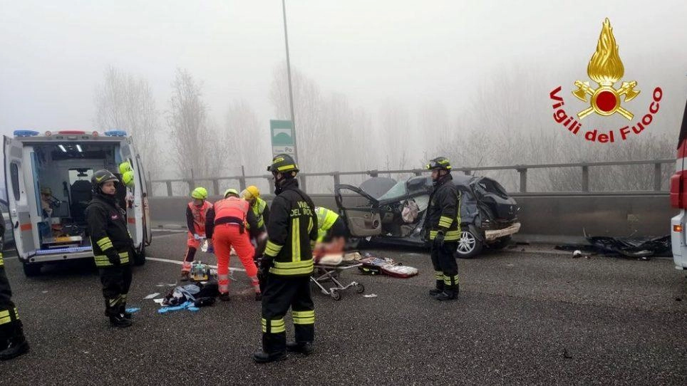 Schianto fatale a Piacenza. Morti due giovani in A1