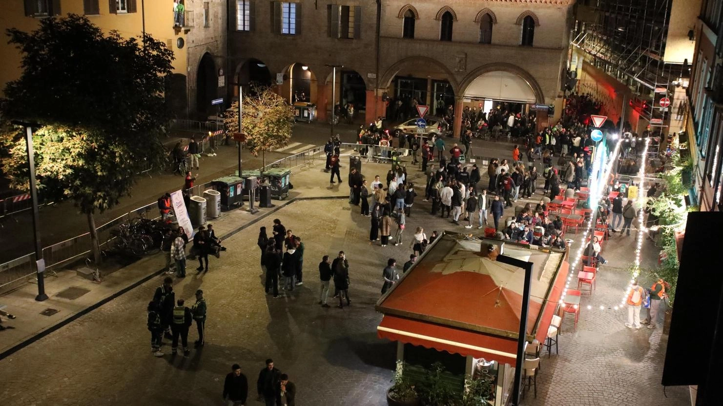 Piazza Aldrovandi a Bologna: uno dei luoghi della movida (foto Schicchi)