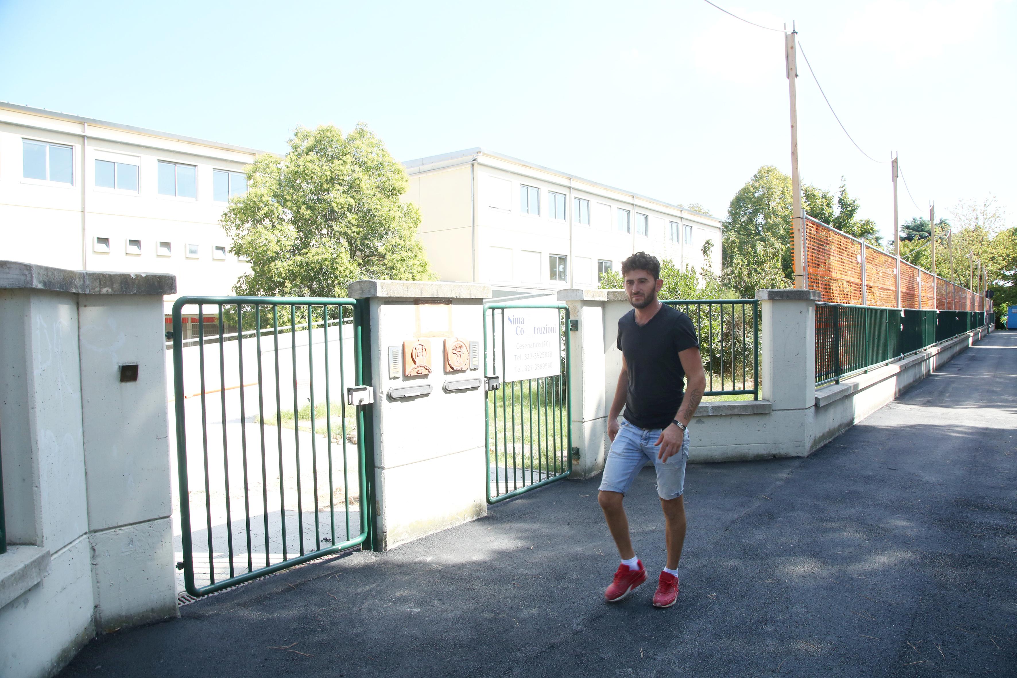 Evacuata scuola elementare, bruciore e malesseri: insegnanti in ospedale Evacuata scuola elementare, bruciore e malesseri: insegnanti in ospedale