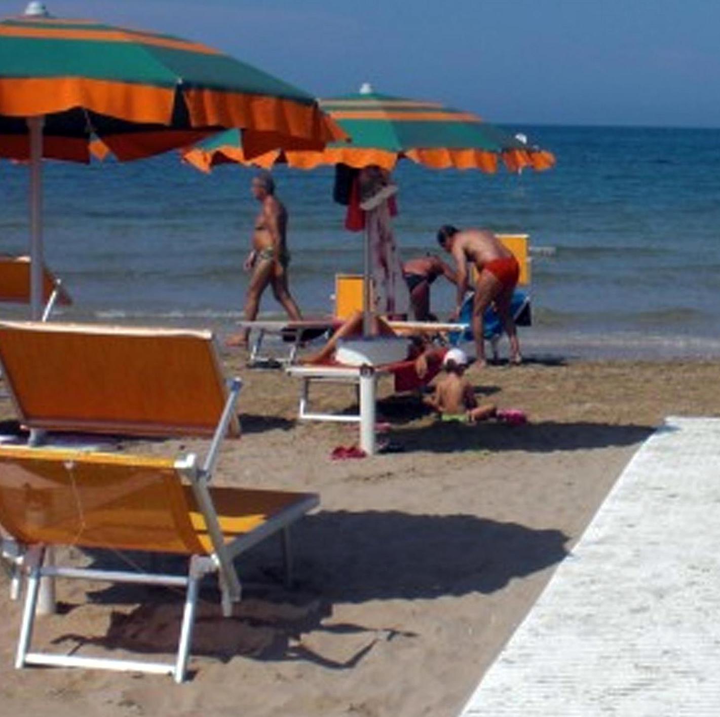 Anche i bagnini perplessi sui parcheggi a pagamento Anche i bagnini perplessi sui parcheggi a pagamento