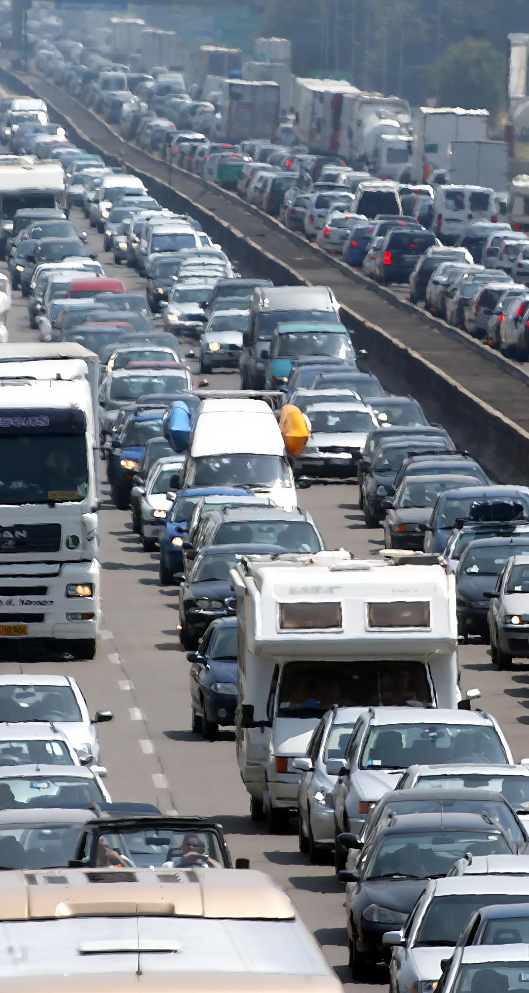 Tir si ribalta in autostrada. Traffico in tilt sull’A14 Tir si ribalta in autostrada. Traffico in tilt sull’A14