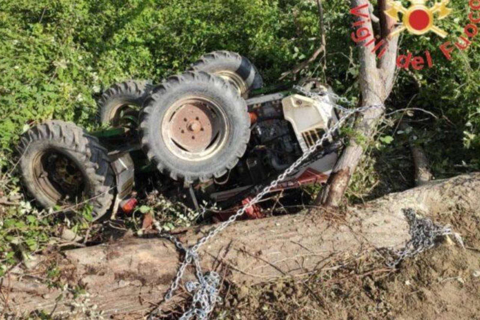 incidente sul lavoro nei campi agricoltore muore schiacciato dal suo trattore da Ilrestodelcarlino.it incidente sul lavoro nei campi agricoltore muore schiacciato dal suo trattore