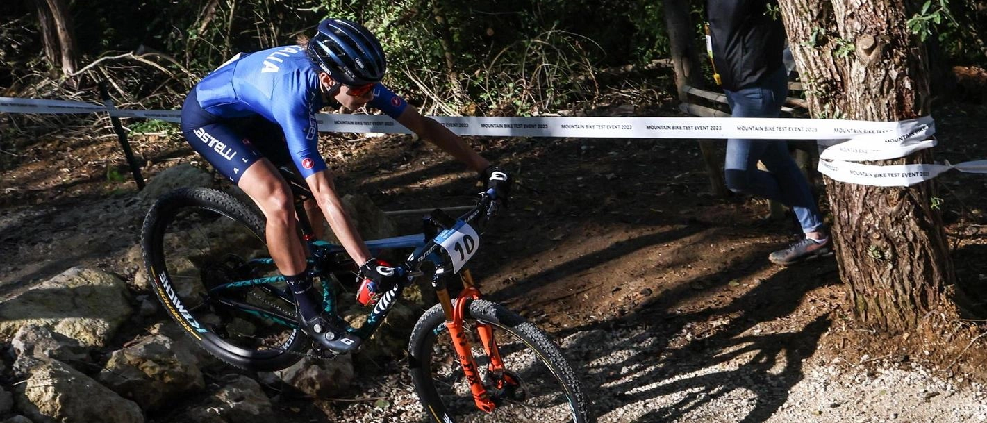 Il Santoporo XC a Esanatoglia nel 2024 attira i migliori rider internazionali per una sfida di mountain bike Xco. Numeri da record e tracciato tecnico promettono un weekend emozionante.