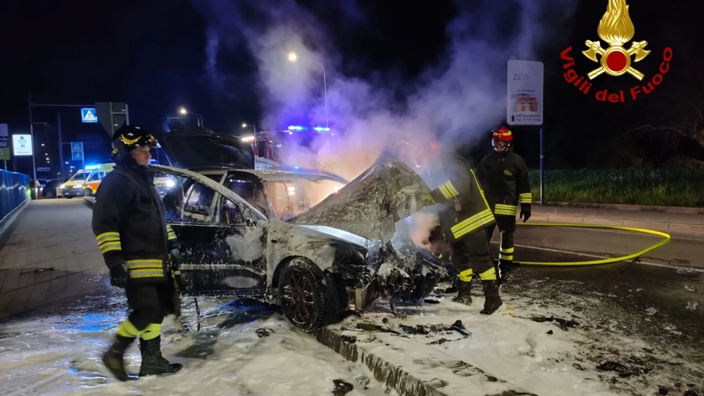 L'intervento dei vigili del fuoco sul luogo dell'incidente a Zanè (Vicenza)