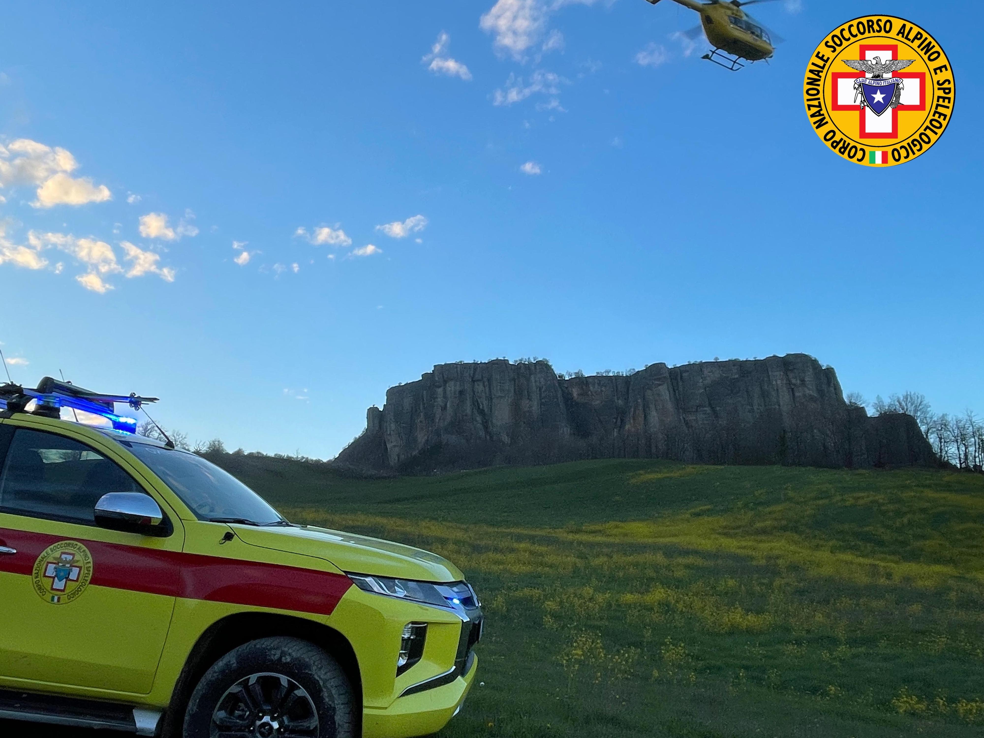 Sorpresi da grandine e pioggia mentre scalavano la Pietra di Bismantova: salvati dall’elisoccorso Sorpresi da grandine e pioggia mentre scalavano la Pietra di Bismantova: salvati dall’elisoccorso