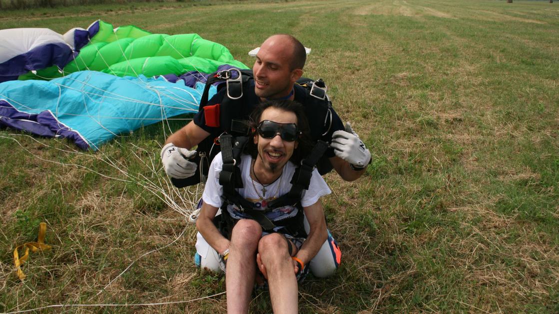 E’ morto Tony Golfarelli: sfidò la sclerosi multipla lanciandosi col paracadute