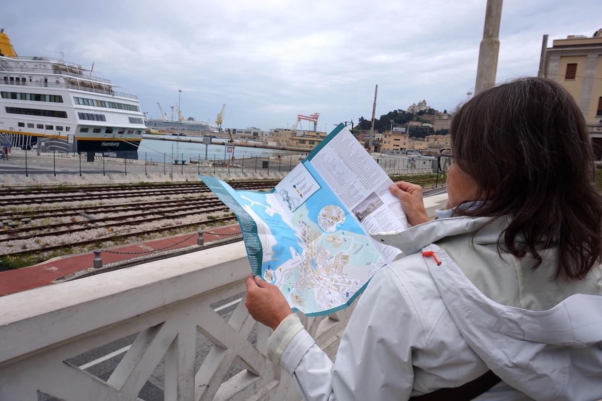 Ecco la nave da Crociera Hamburg, i tedeschi alla scoperta di Ancona Ecco la nave da Crociera Hamburg, i tedeschi alla scoperta di Ancona