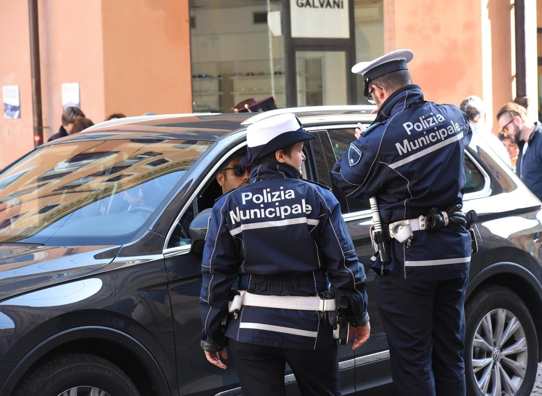 Controlli antidroga nei parchi, sequestrate sostanze stupefacenti Controlli antidroga nei parchi, sequestrate sostanze stupefacenti