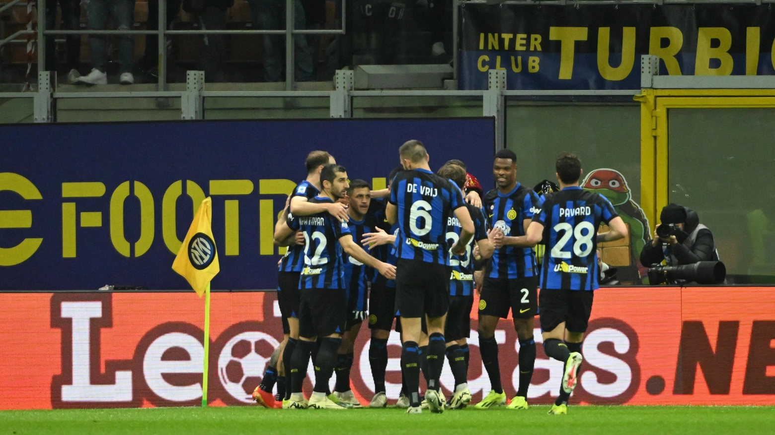 Asllani e Sanchez per i gol Scudetto dell’Inter: nel finale sofferenza dopo il gol di Vazquez ma Inzaghi è sempre più vicino al titolo