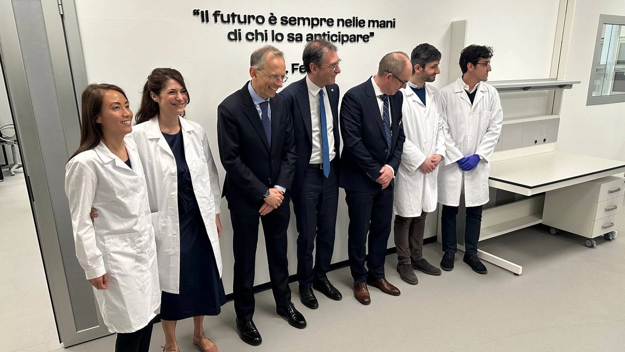 All'inugurazione degli spazi E-Cell Labs anche Benedetto Vigna, ad di Ferrari, il rettore dell’Università Giovanni Molari e Jens Hinrichsen, GM and EVP della divisione analogica di NXP Semiconductor