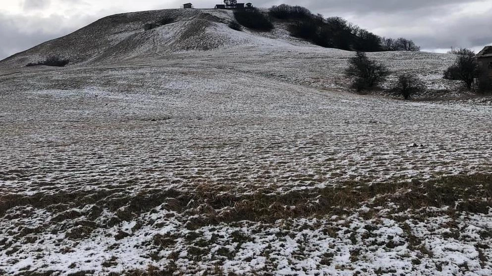 Spruzzata di neve sui nostri monti. Problemi per la Tirreno-Adriatico