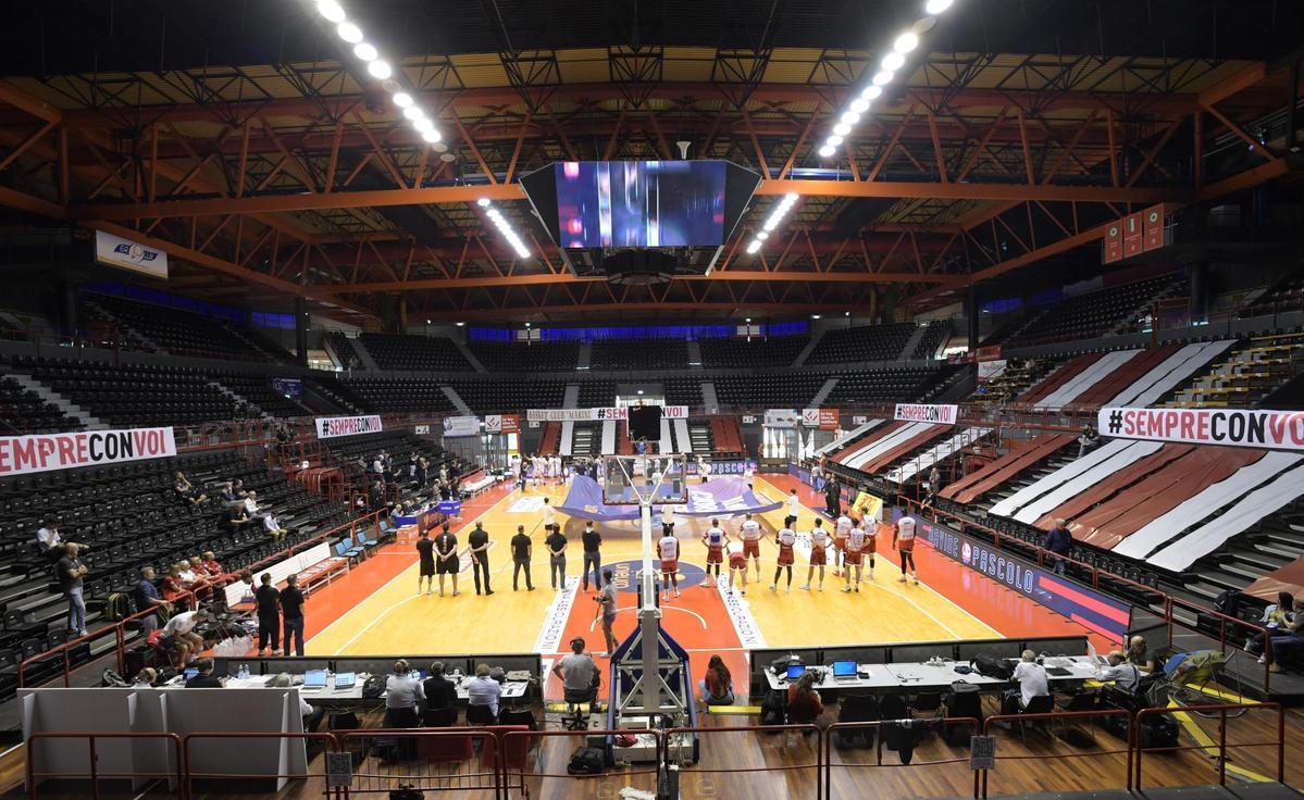 palafiera deserto l eco dei derby passati in una semifinale senza pubblico da Ilrestodelcarlino.it palafiera deserto l eco dei derby passati in una semifinale senza pubblico