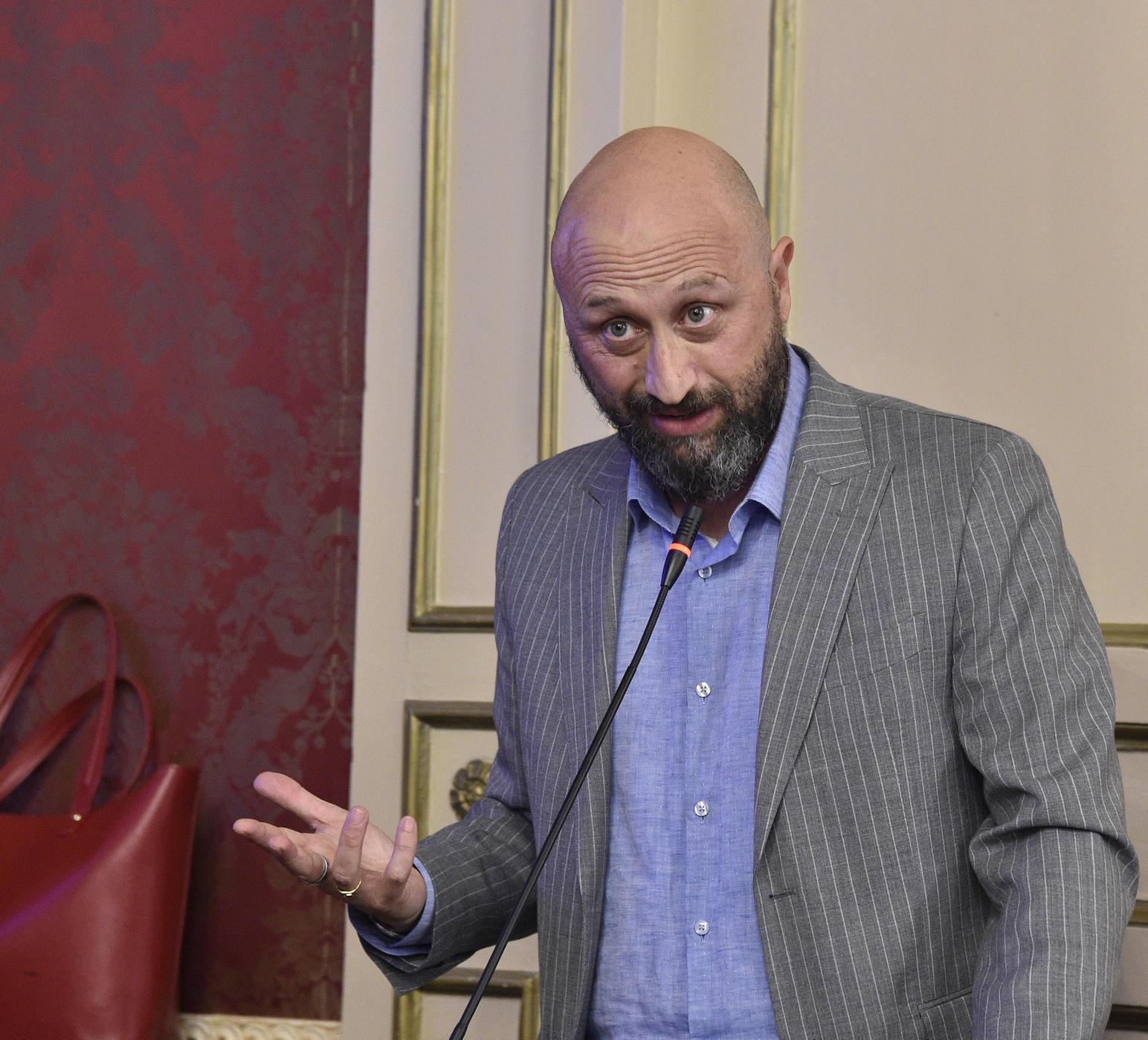 "Più attenzione al verde. L’incuria può essere un pericolo per tutti" "Più attenzione al verde. L’incuria può essere un pericolo per tutti"