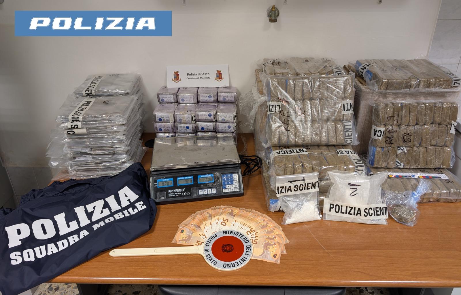 settanta chili di droga in un seminterrato arrestata una coppia