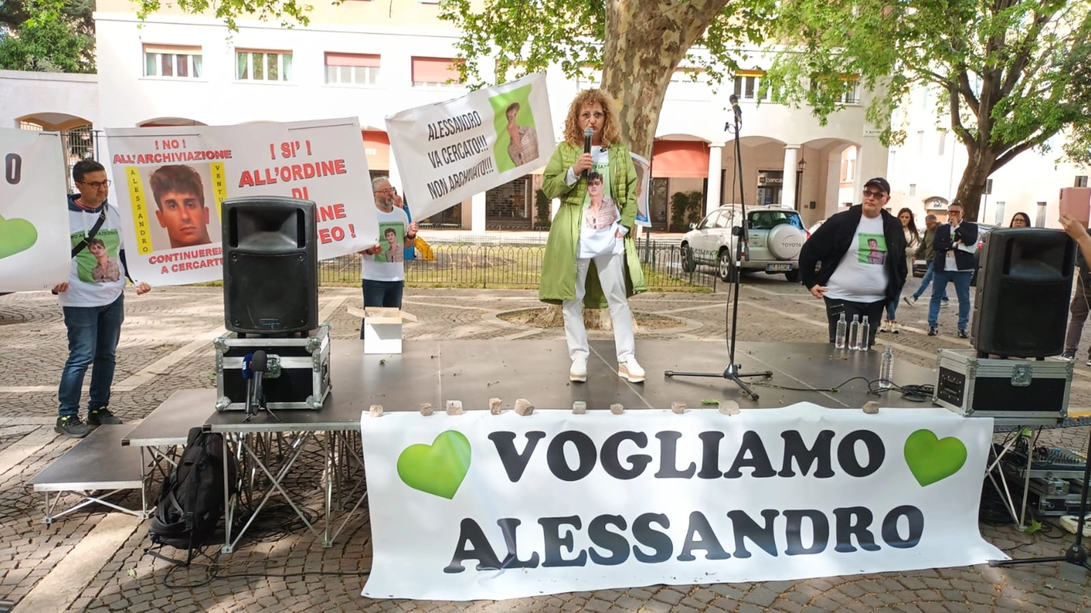 La madre di Alessandro Venturelli sul palco, il giovane è scomparso da Sassuolo nel 2020