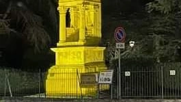 Il Mausoleo si tinge di giallo per il Tour de France