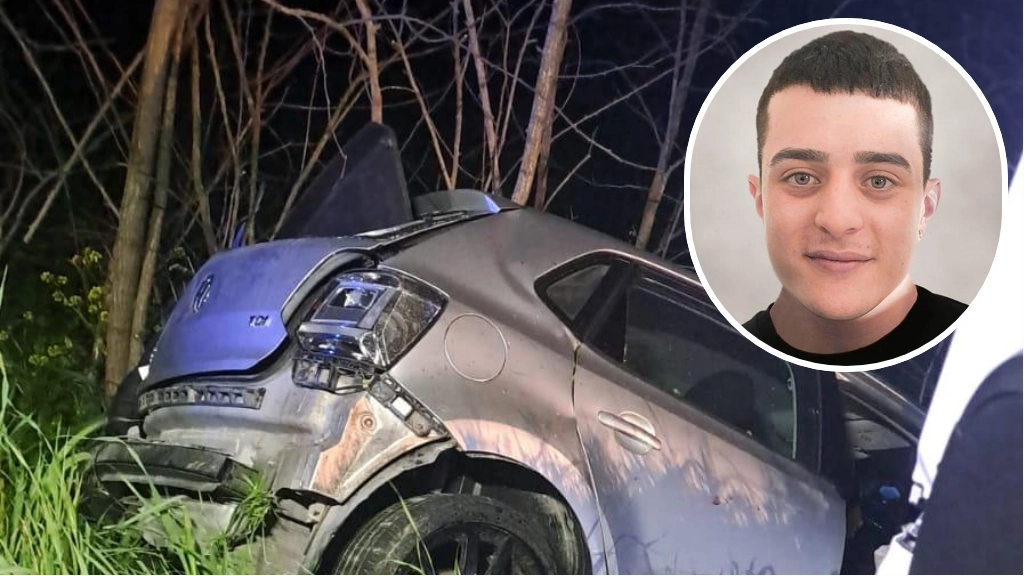 L'auto schiantata e, nel tondo, un primo piano di Federico Garulli: il 21enne è morto sul colpo nello schianto